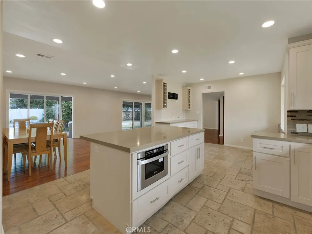 19117 Marilla Street Northridge, CA 91324
