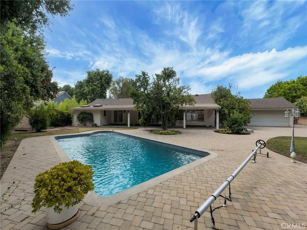 19117 Marilla Street Northridge, CA 91324