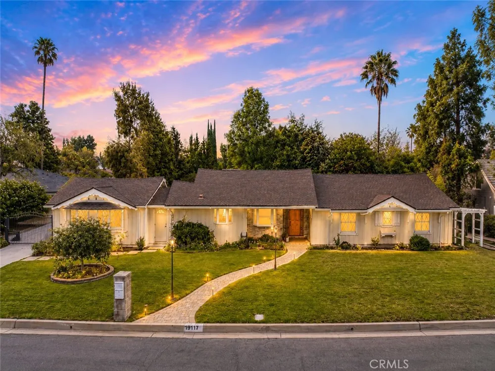 19117 Marilla Street Northridge, CA 91324