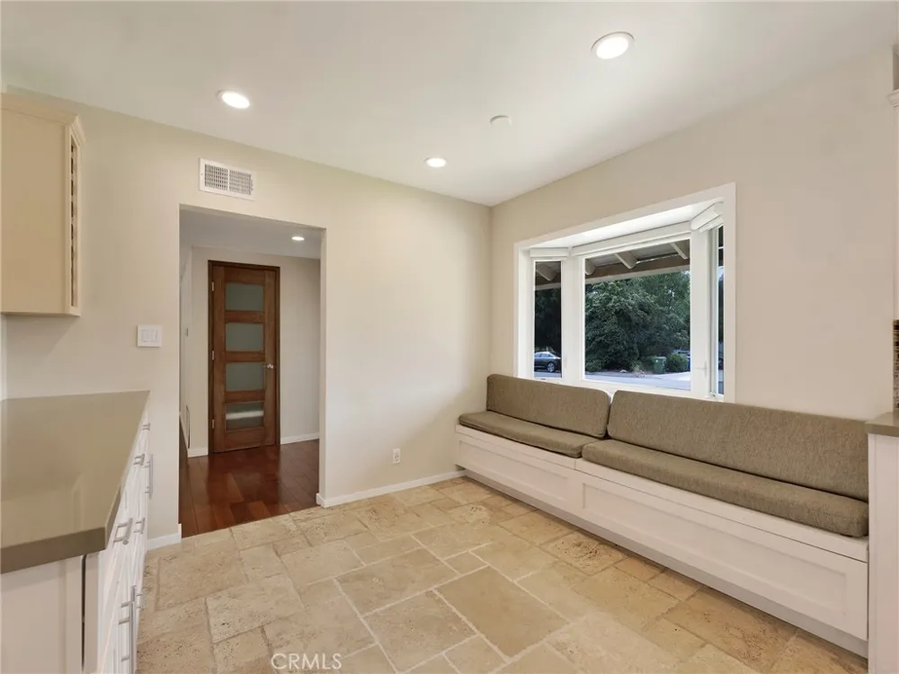 19117 Marilla Street Northridge, CA 91324