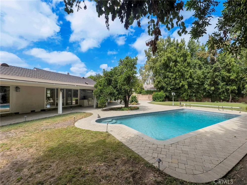 19117 Marilla Street Northridge, CA 91324