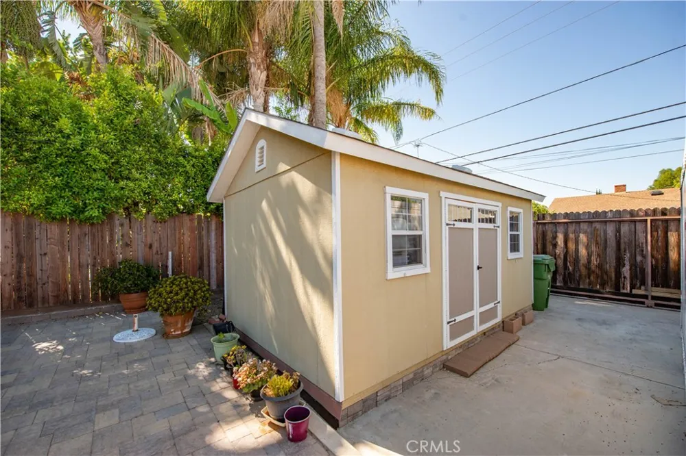 19541 Victory Boulevard Reseda, CA 91335