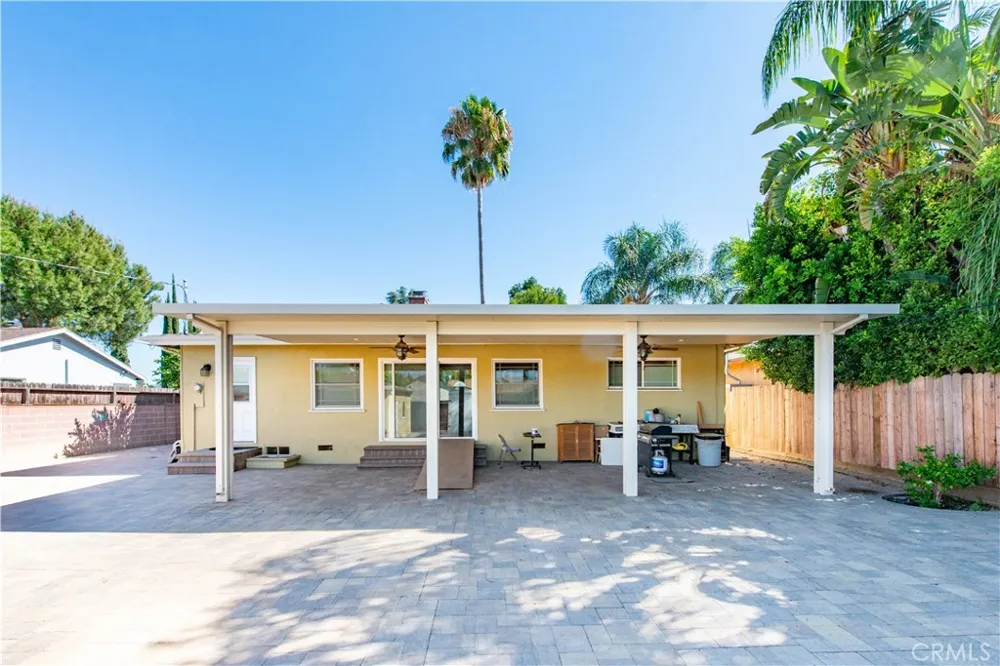 19541 Victory Boulevard Reseda, CA 91335