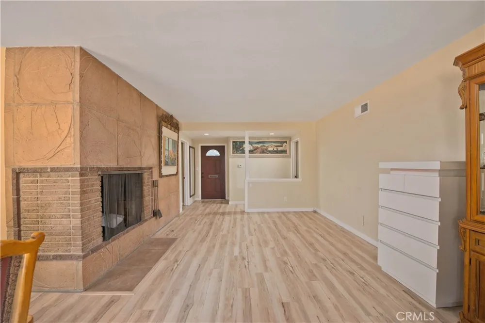 19541 Victory Boulevard Reseda, CA 91335