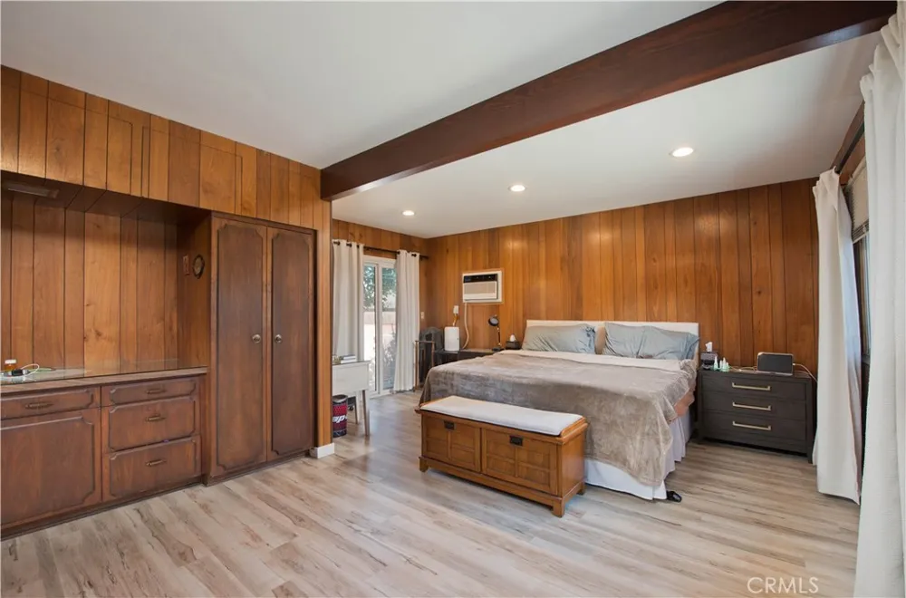 19541 Victory Boulevard Reseda, CA 91335