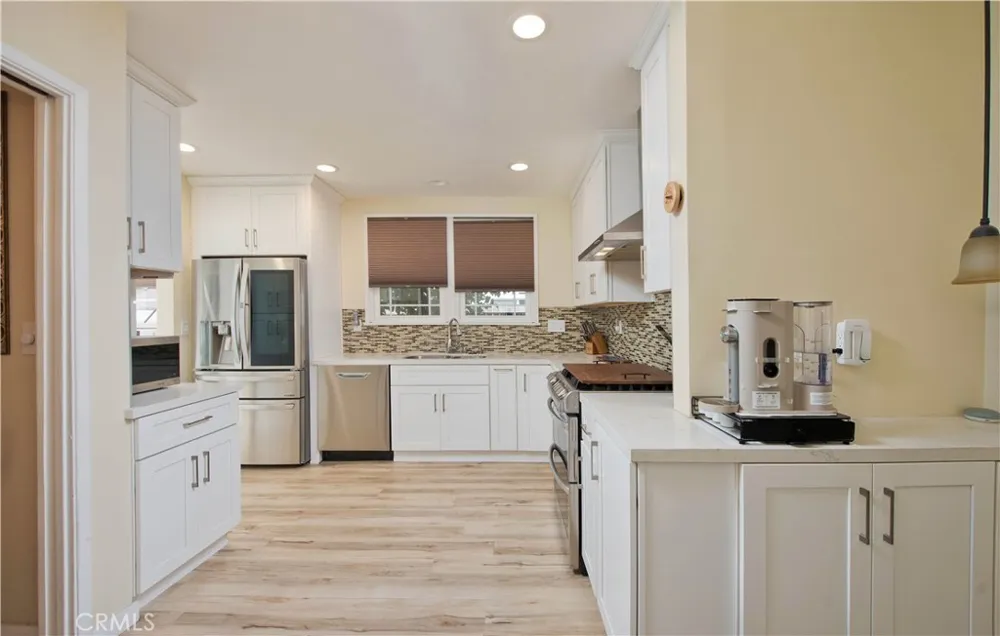 19541 Victory Boulevard Reseda, CA 91335