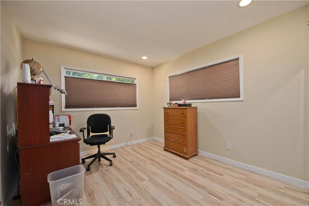 19541 Victory Boulevard Reseda, CA 91335