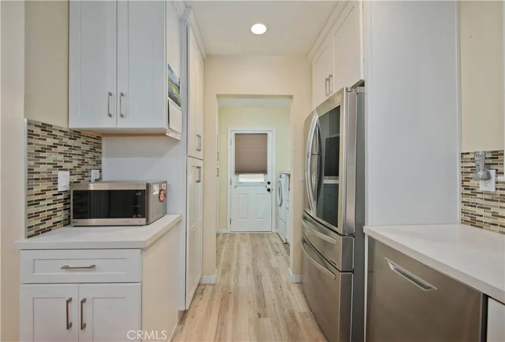 19541 Victory Boulevard Reseda, CA 91335