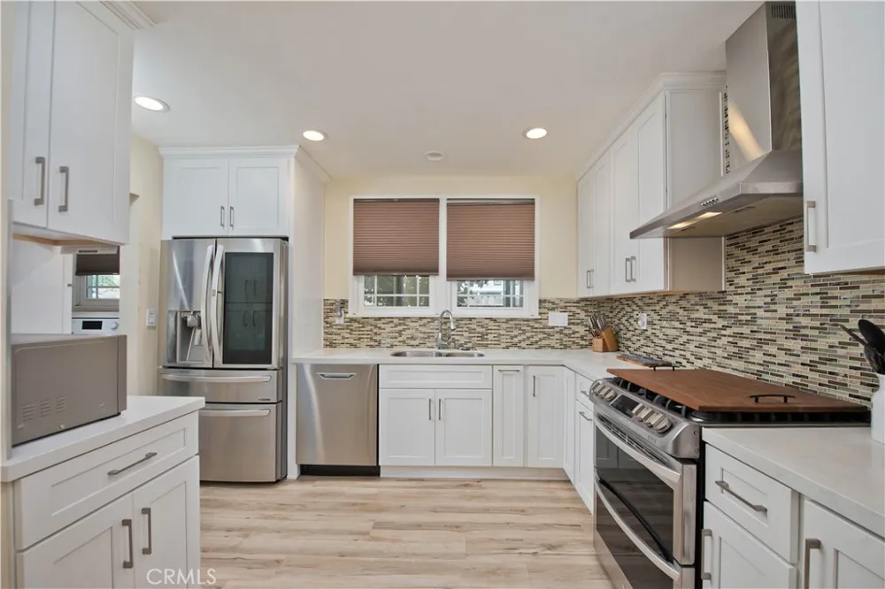19541 Victory Boulevard Reseda, CA 91335