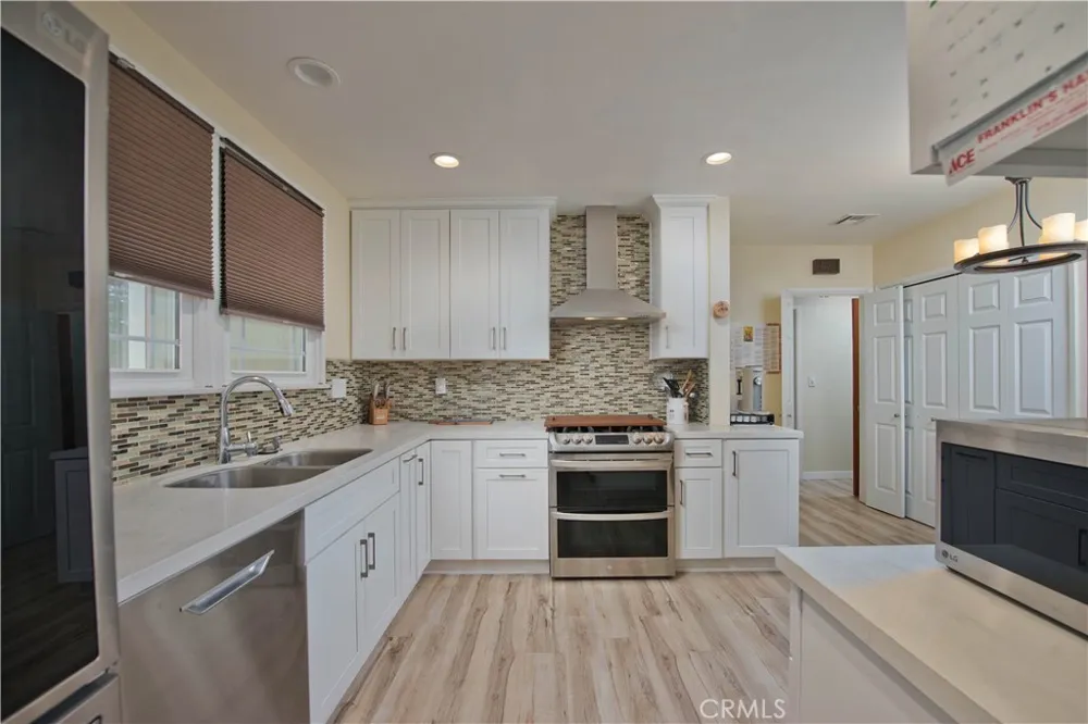 19541 Victory Boulevard Reseda, CA 91335