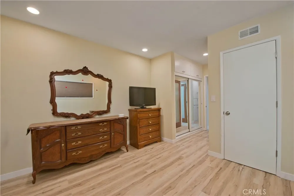 19541 Victory Boulevard Reseda, CA 91335