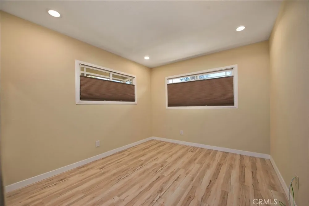 19541 Victory Boulevard Reseda, CA 91335
