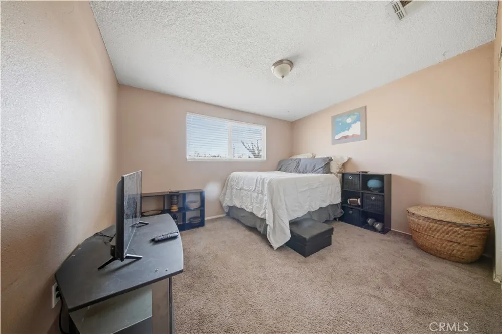 8672 Ironwood California City, CA 93505