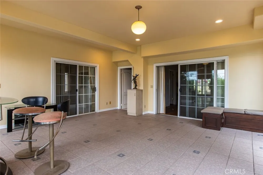 314 W Kenneth Road Glendale, CA 91202