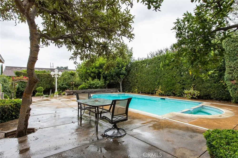 314 W Kenneth Road Glendale, CA 91202