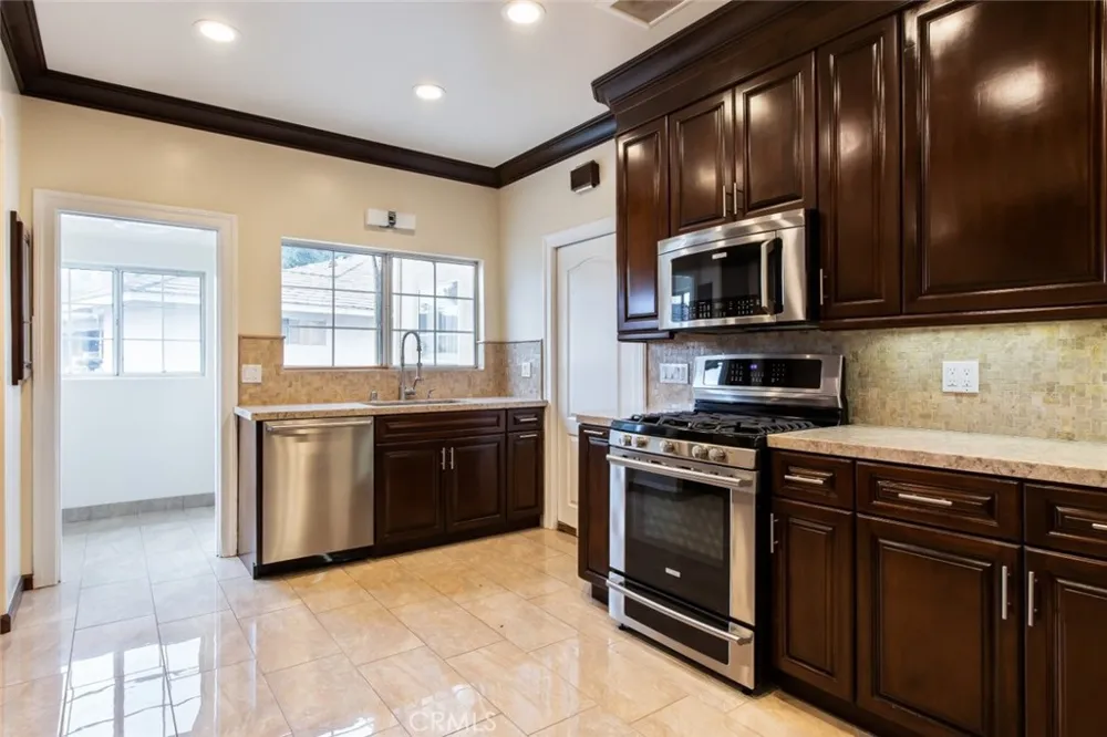 314 W Kenneth Road Glendale, CA 91202