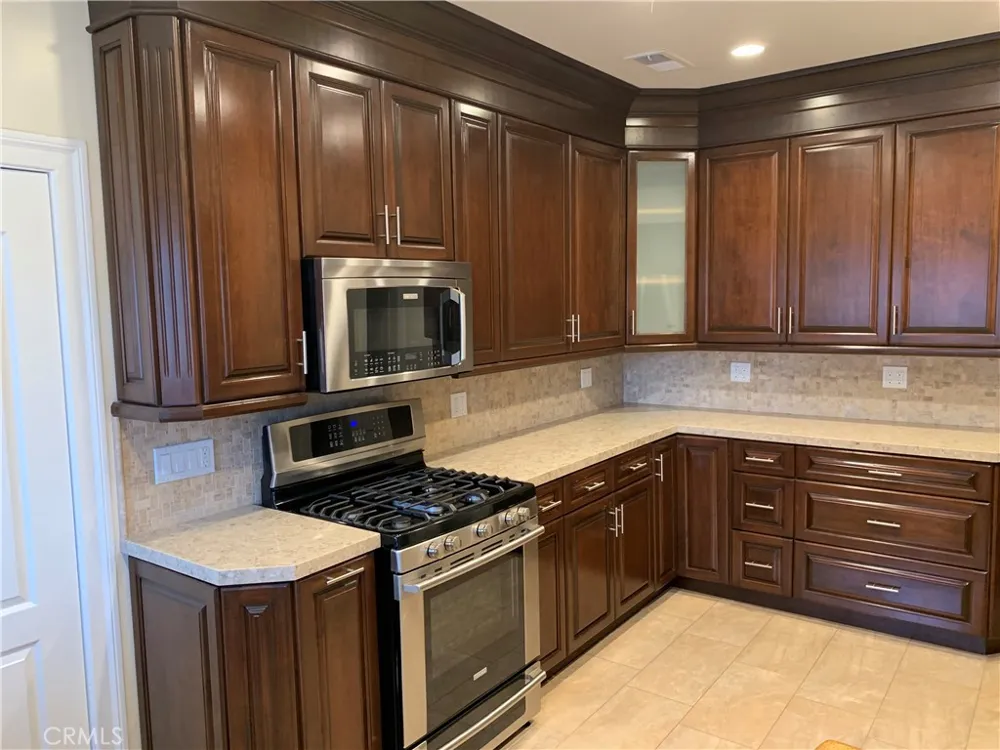 314 W Kenneth Road Glendale, CA 91202