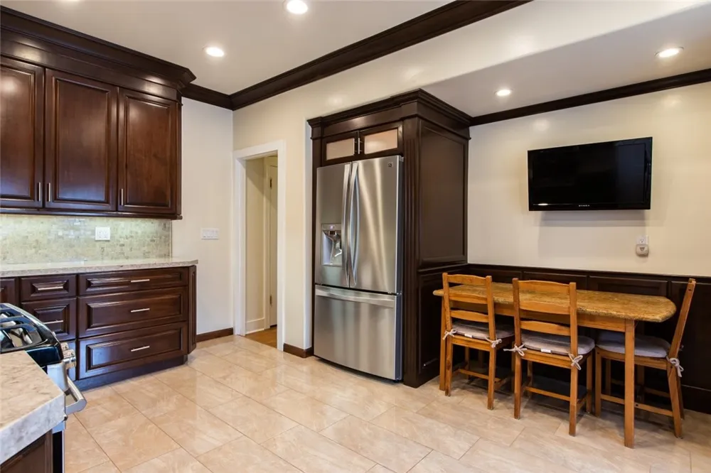 314 W Kenneth Road Glendale, CA 91202