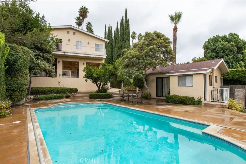 314 W Kenneth Road Glendale, CA 91202