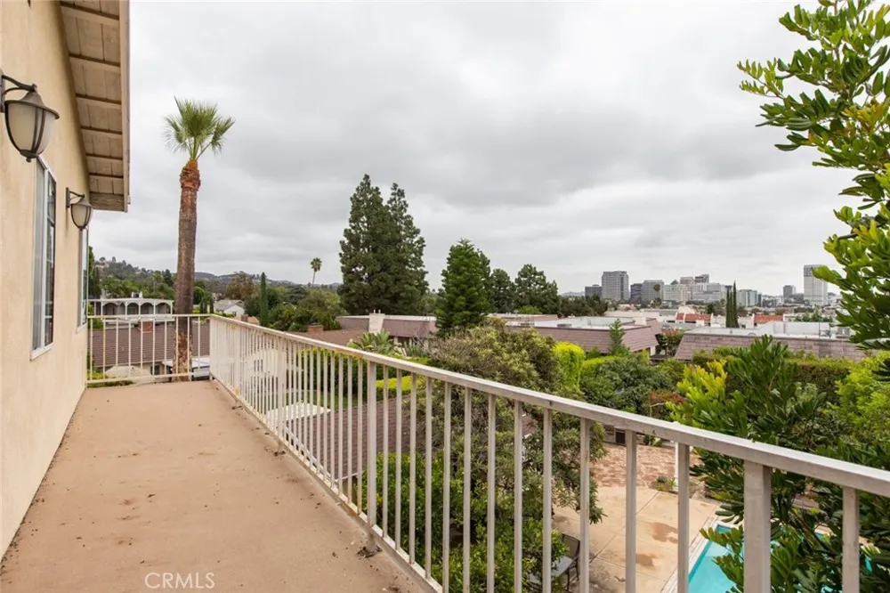 314 W Kenneth Road Glendale, CA 91202
