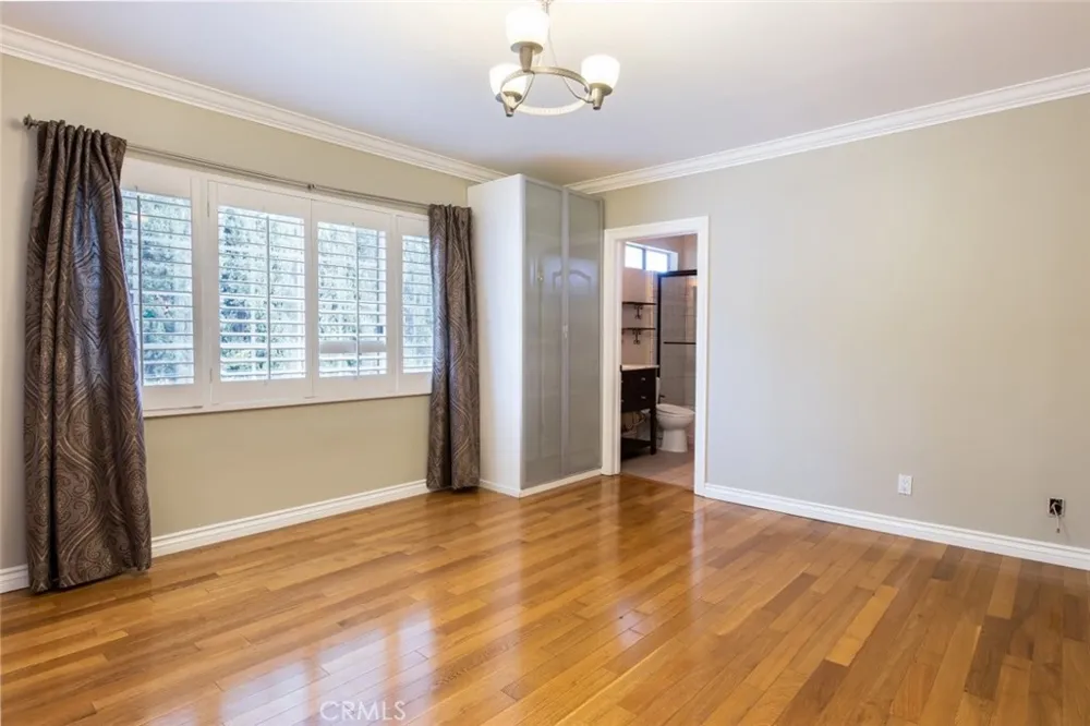314 W Kenneth Road Glendale, CA 91202