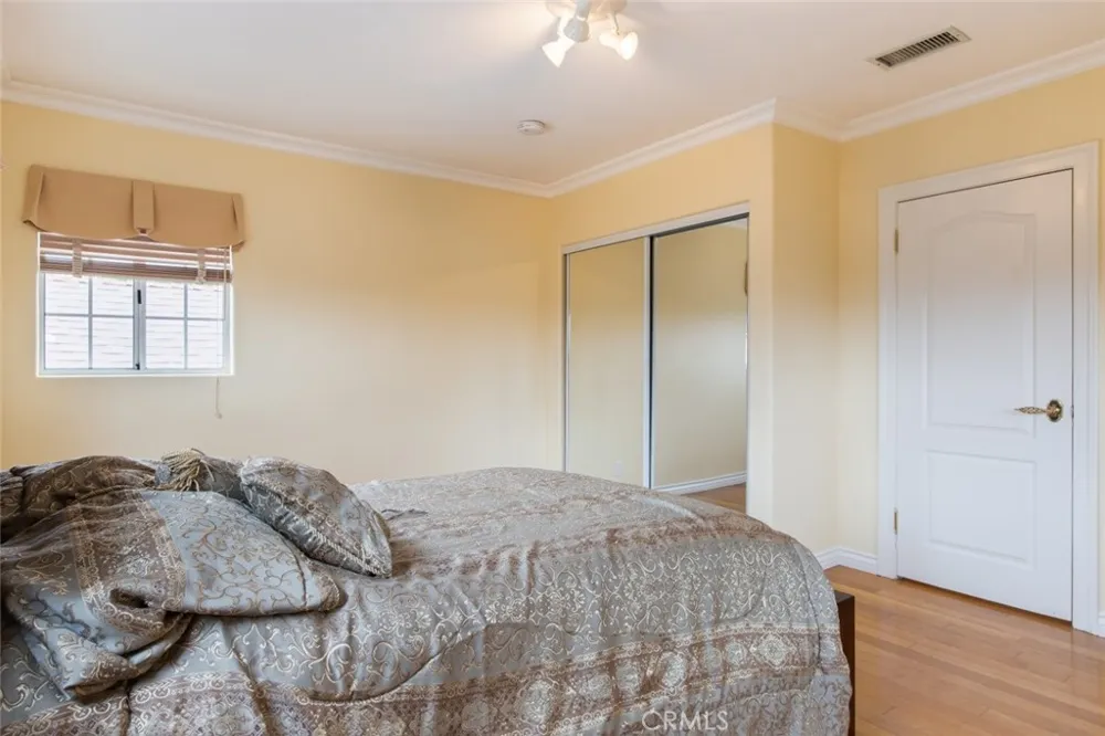 314 W Kenneth Road Glendale, CA 91202