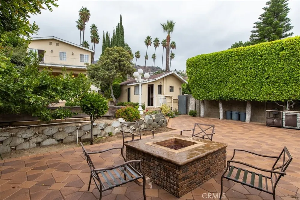 314 W Kenneth Road Glendale, CA 91202