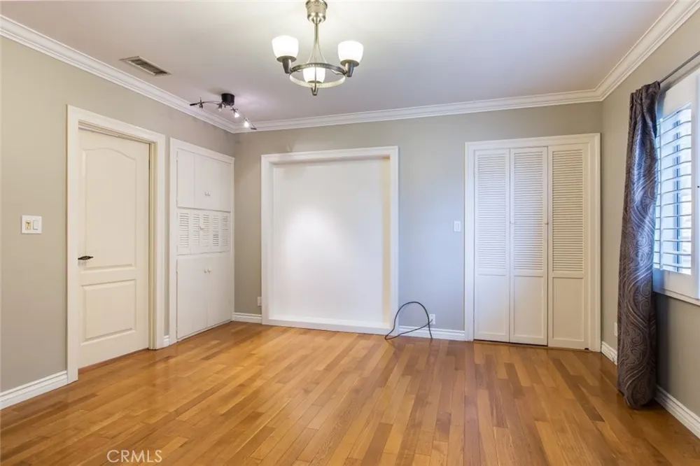 314 W Kenneth Road Glendale, CA 91202