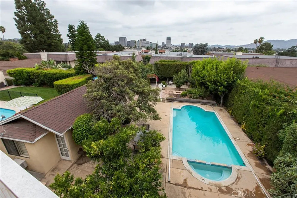 314 W Kenneth Road Glendale, CA 91202