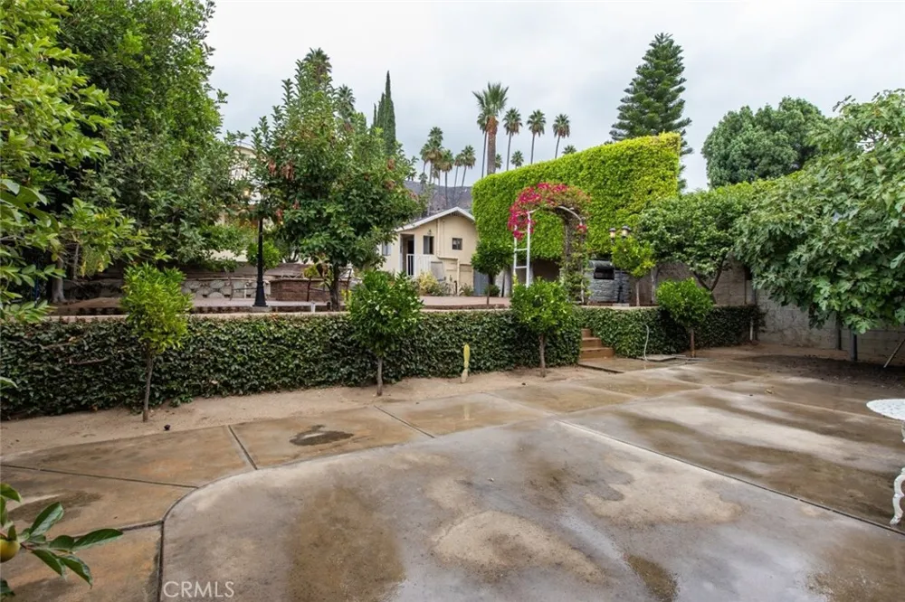 314 W Kenneth Road Glendale, CA 91202