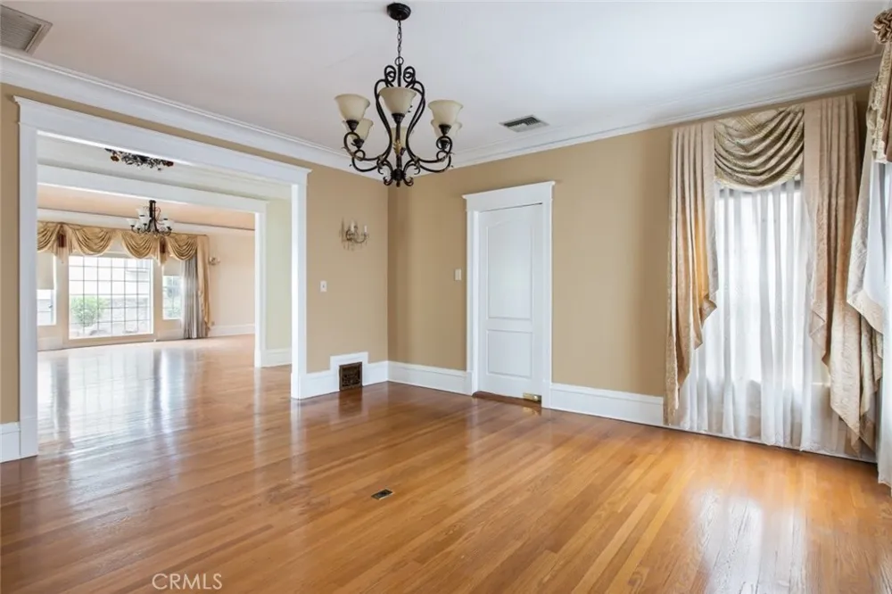 314 W Kenneth Road Glendale, CA 91202