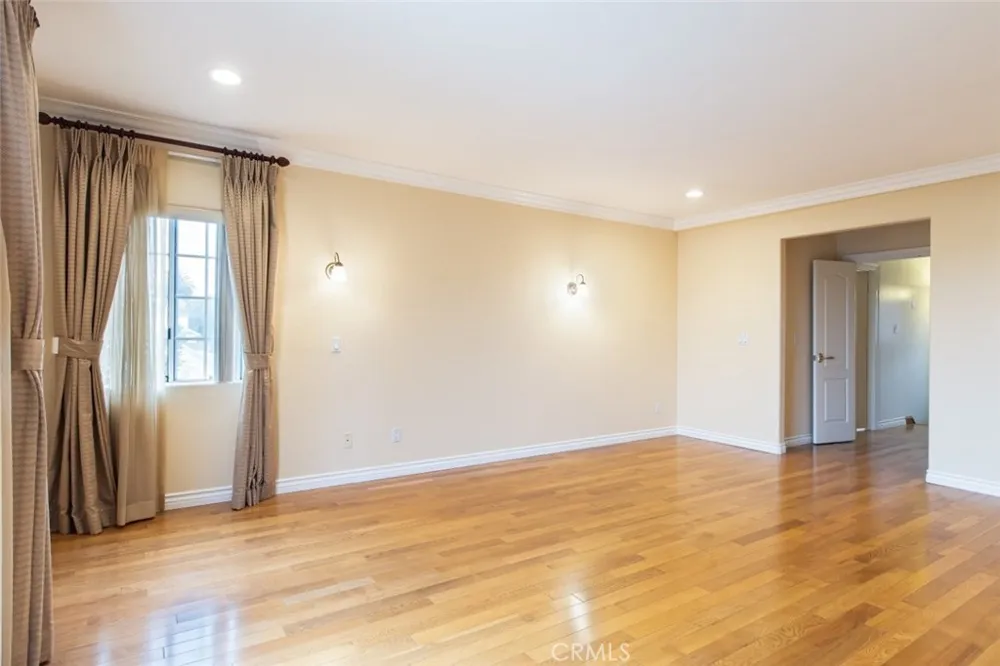314 W Kenneth Road Glendale, CA 91202