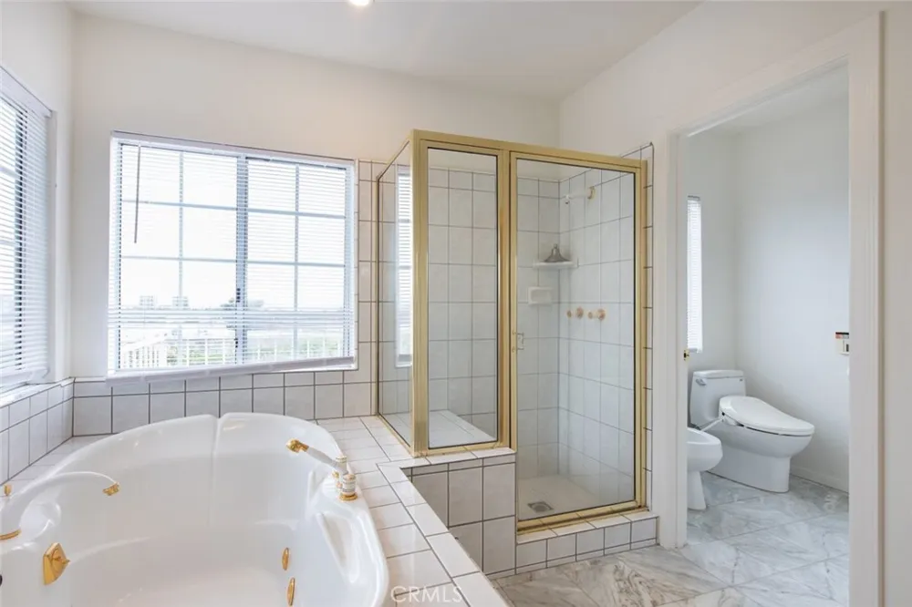 314 W Kenneth Road Glendale, CA 91202