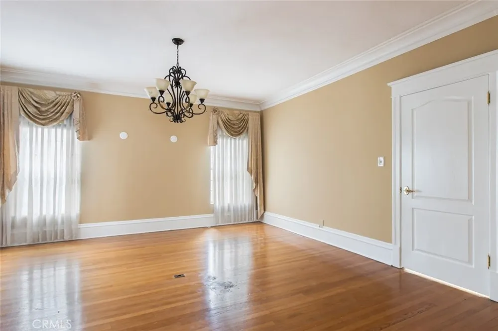 314 W Kenneth Road Glendale, CA 91202