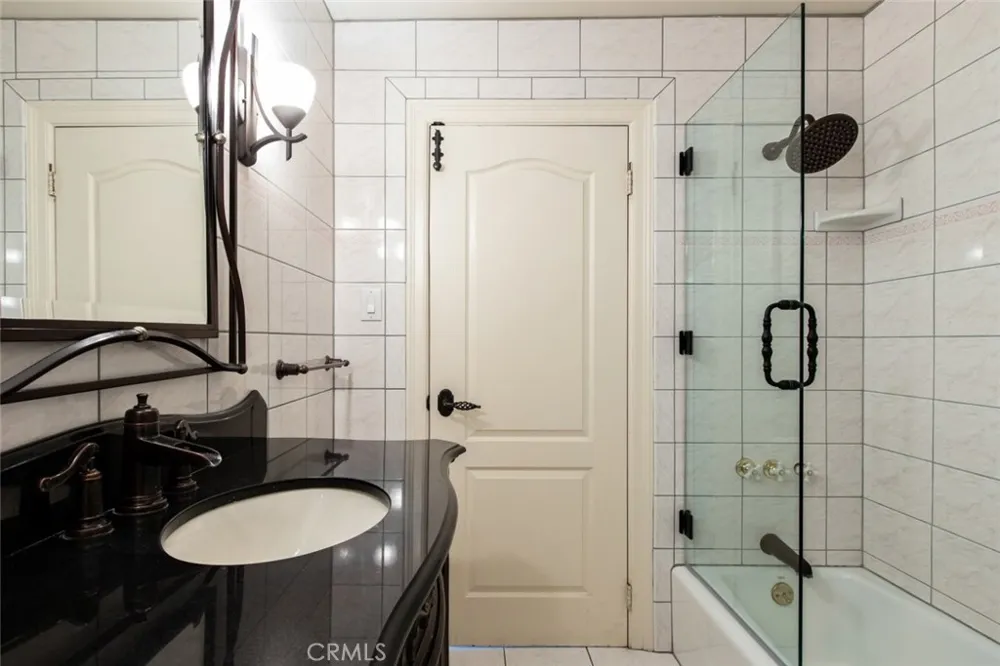 314 W Kenneth Road Glendale, CA 91202