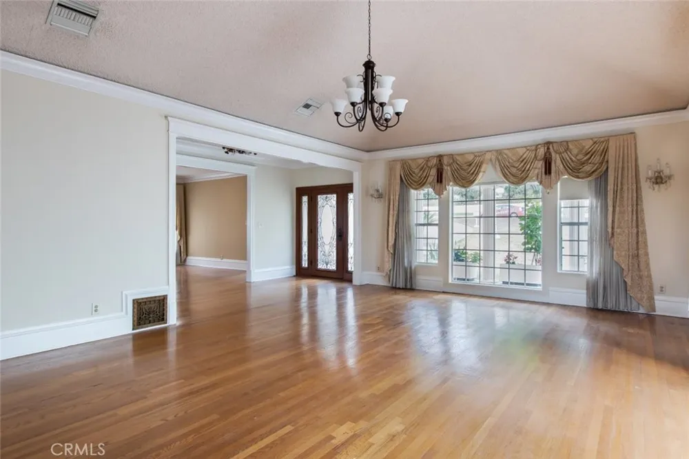 314 W Kenneth Road Glendale, CA 91202
