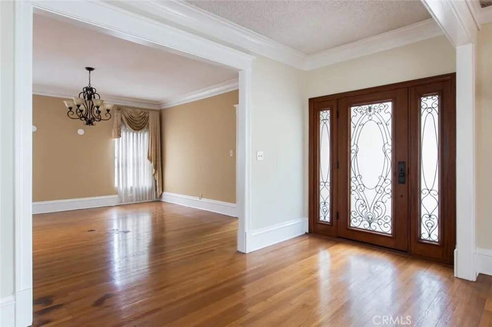 314 W Kenneth Road Glendale, CA 91202