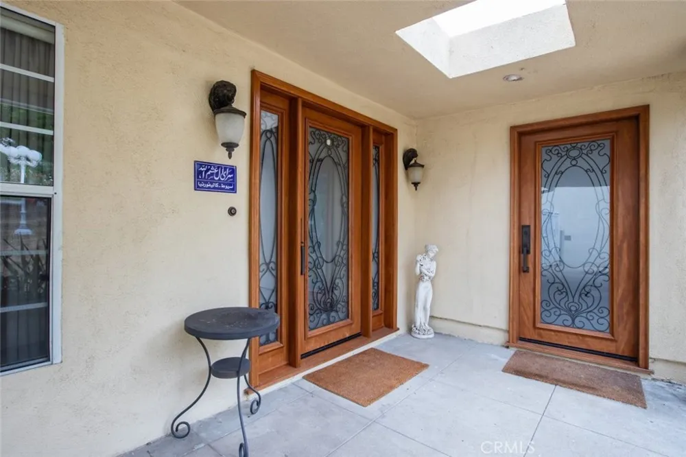 314 W Kenneth Road Glendale, CA 91202