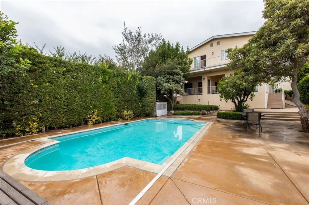 314 W Kenneth Road Glendale, CA 91202