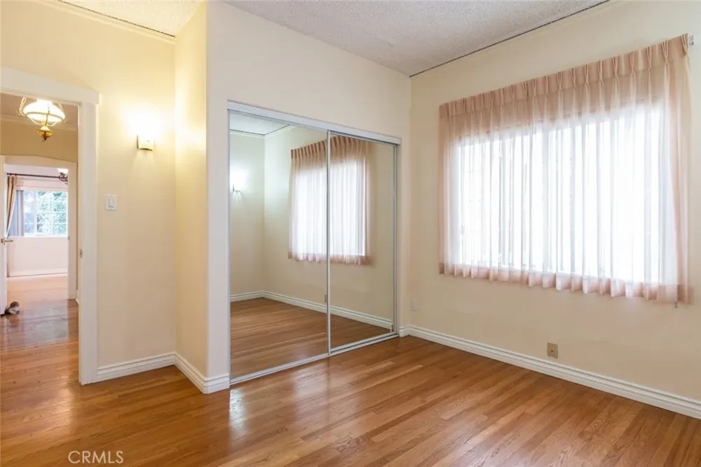 314 W Kenneth Road Glendale, CA 91202
