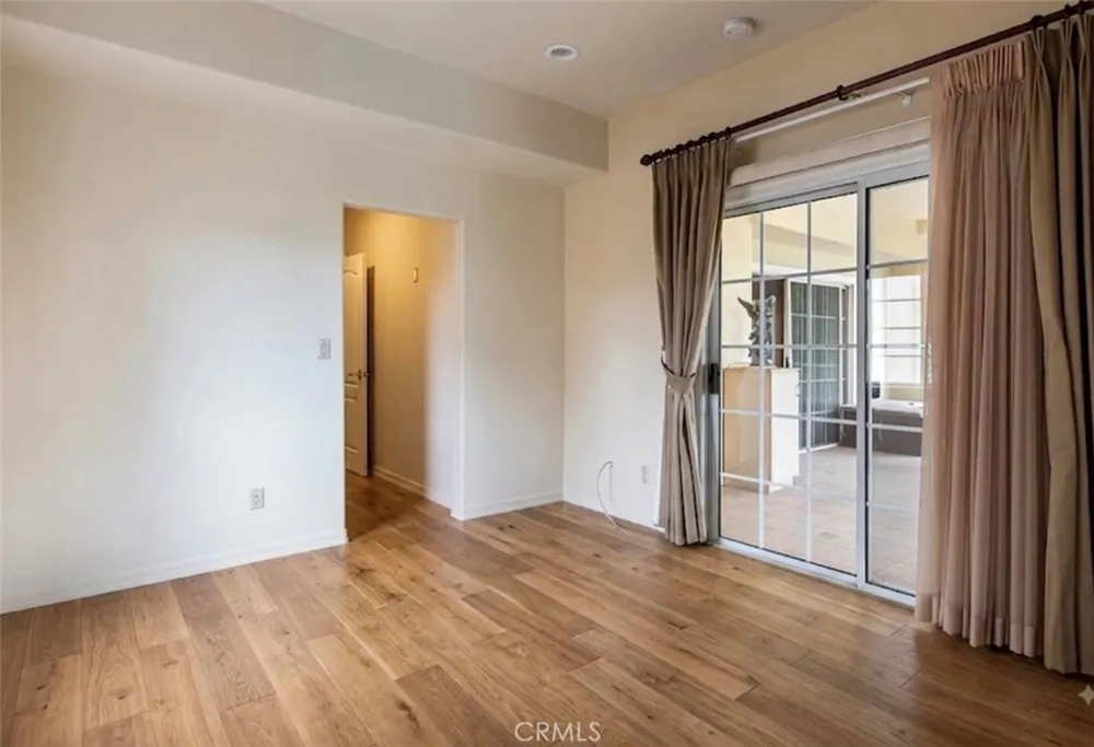 314 W Kenneth Road Glendale, CA 91202