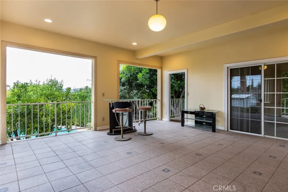 314 W Kenneth Road Glendale, CA 91202