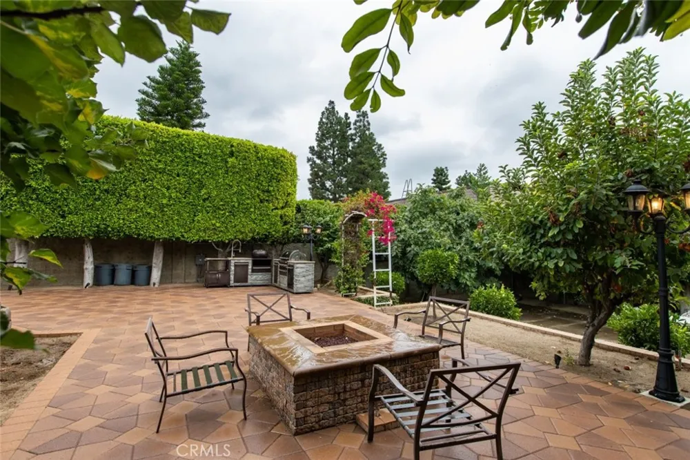 314 W Kenneth Road Glendale, CA 91202