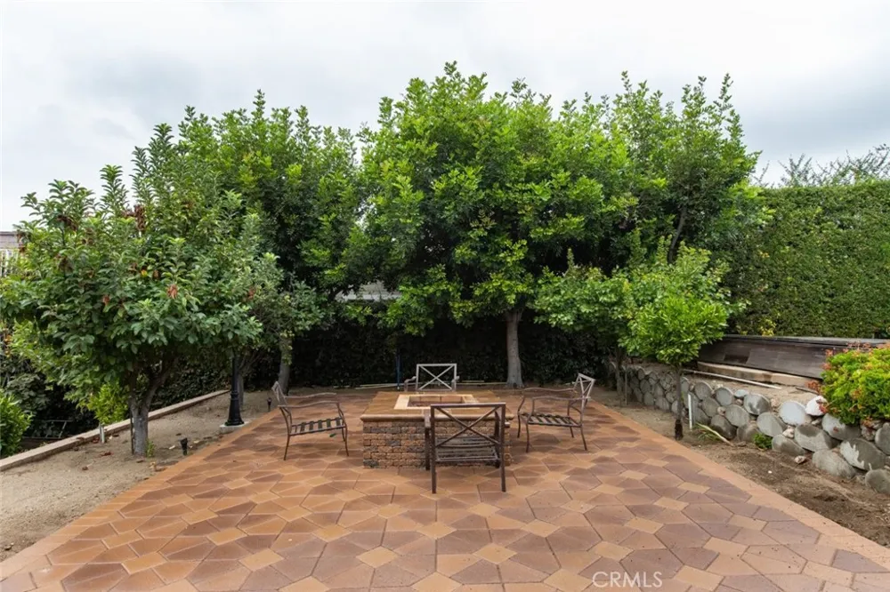 314 W Kenneth Road Glendale, CA 91202