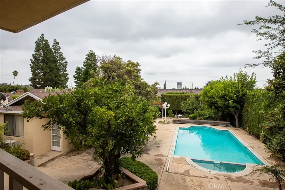 314 W Kenneth Road Glendale, CA 91202