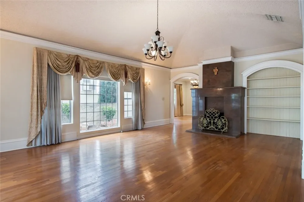 314 W Kenneth Road Glendale, CA 91202
