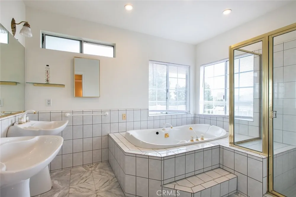 314 W Kenneth Road Glendale, CA 91202