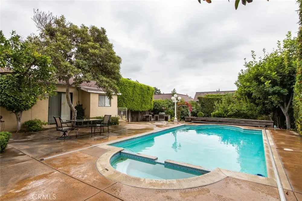 314 W Kenneth Road Glendale, CA 91202