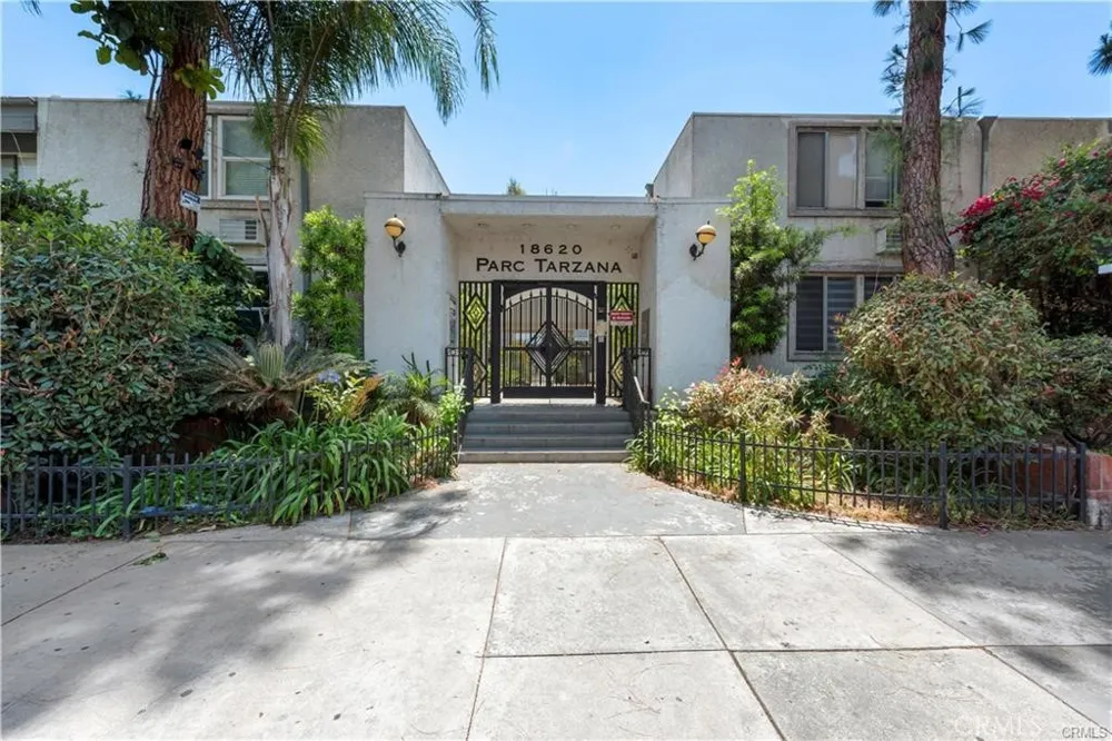 18620 Hatteras #246 Tarzana, CA 91356