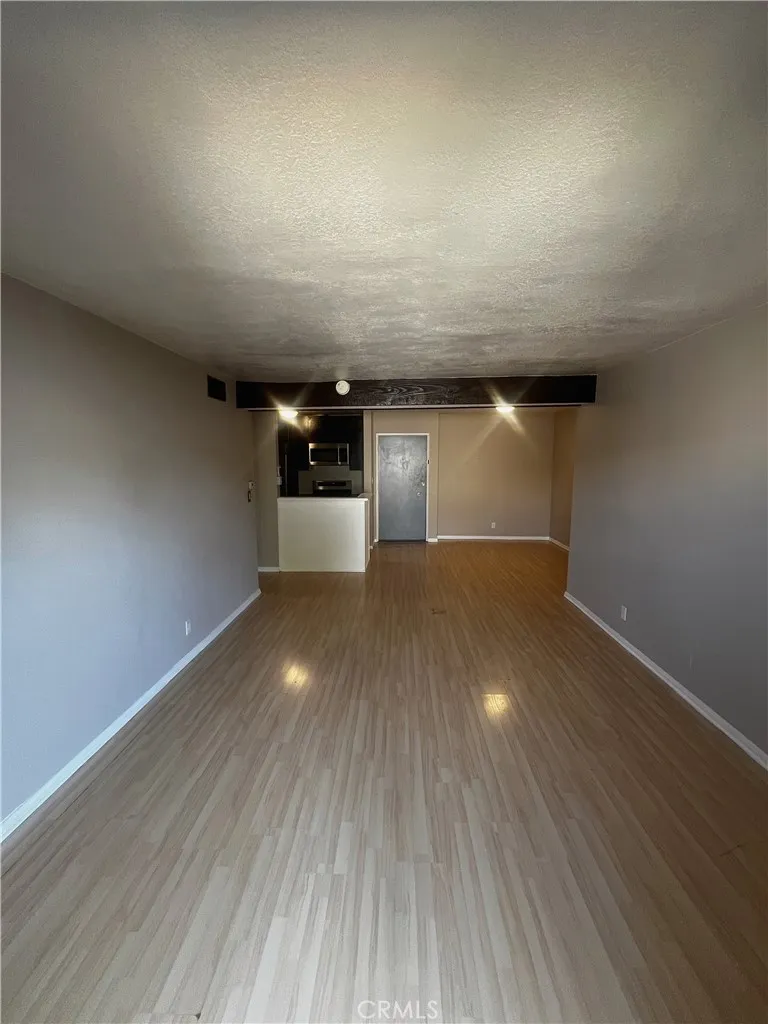 18620 Hatteras #246 Tarzana, CA 91356